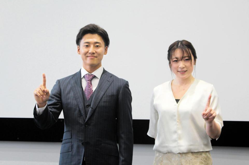 ファン投票で１位に輝いた真杉匠と児玉碧衣