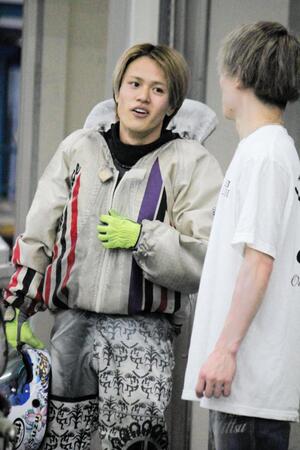 初日を連勝とした安河内鈴之介