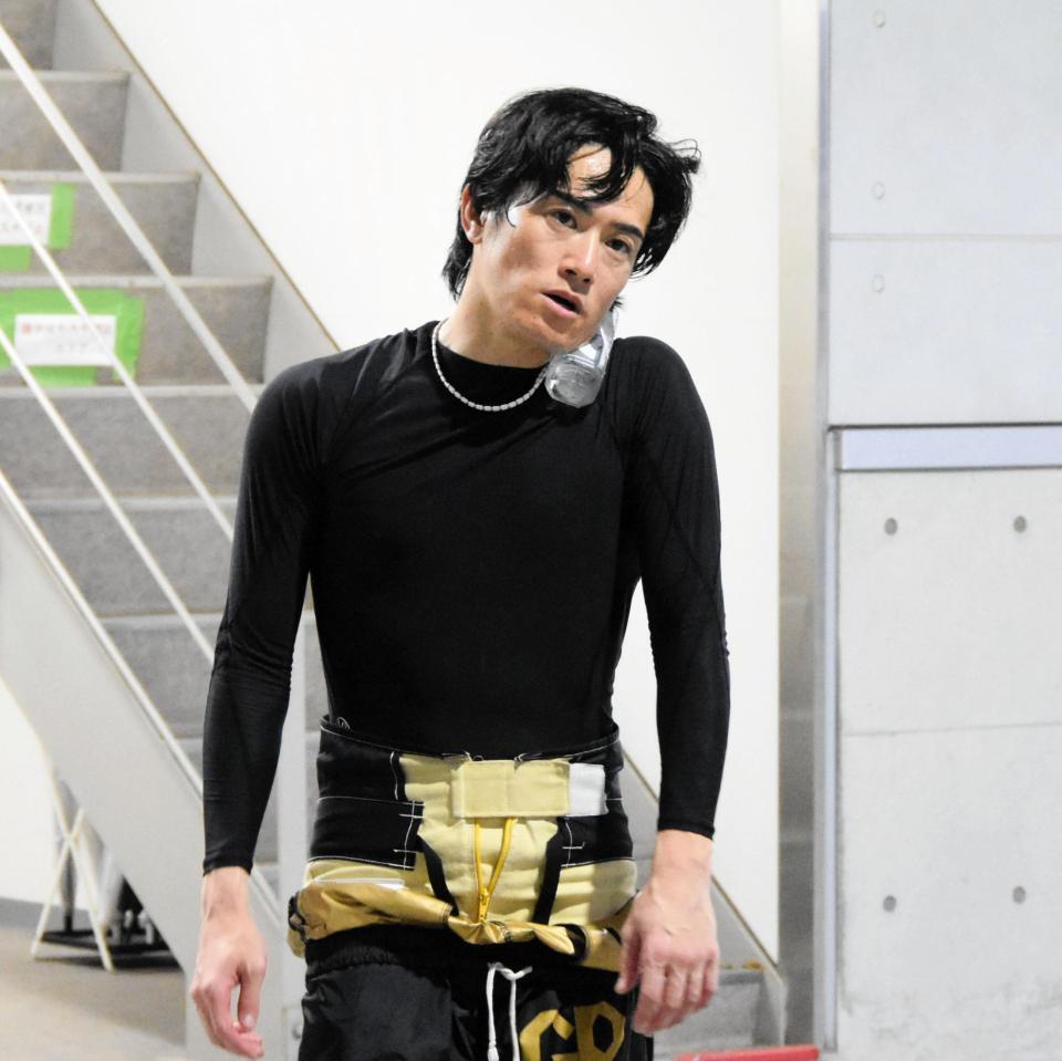 予選突破を決めた篠崎仁志