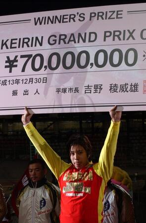 ＫＥＩＲＩＮグランプリを制した伏見俊昭＝２００１年１２月