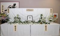 伏見俊昭さんの献花台（撮影・中田匡峻）
