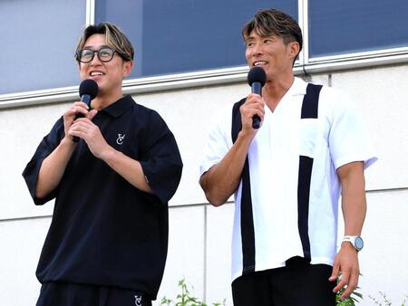 トークショー出演中の今成亮太氏（左）、糸井嘉男氏