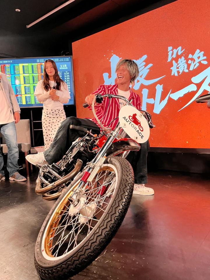 オートレースイベントに参加したボートレーサーの峰竜太