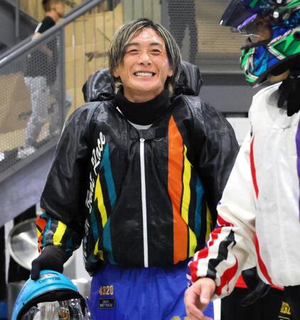 予選首位通過を決めた峰竜太