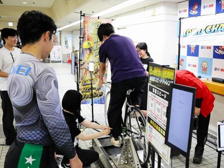 スピードチャレンジ実施中の広島競輪ＰＲブース