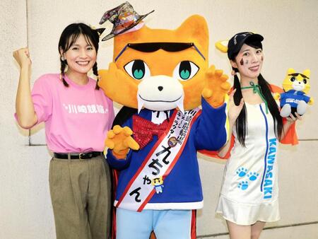 ハロウィーン仕様で活動中（左から）相良舞さん、九ちゃん、ＫＡＷＡＳＡＫＩハニーの十文字智花さん