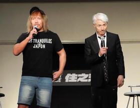 トークショーを開催した内藤哲也（左）と松井繁