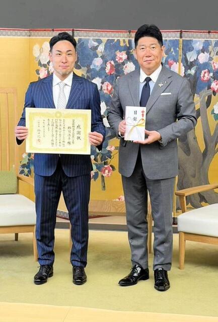 郡司浩平選手と福田紀彦川崎市長