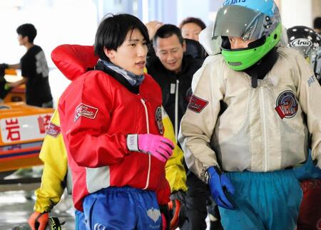 納得の仕上がりに自信を深める岩下巧斗（左）