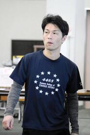 弟が乗った３４号機を手にした楠原正剛