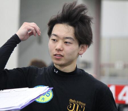 Ｇ１の優勝エンジンを手にした竹内来