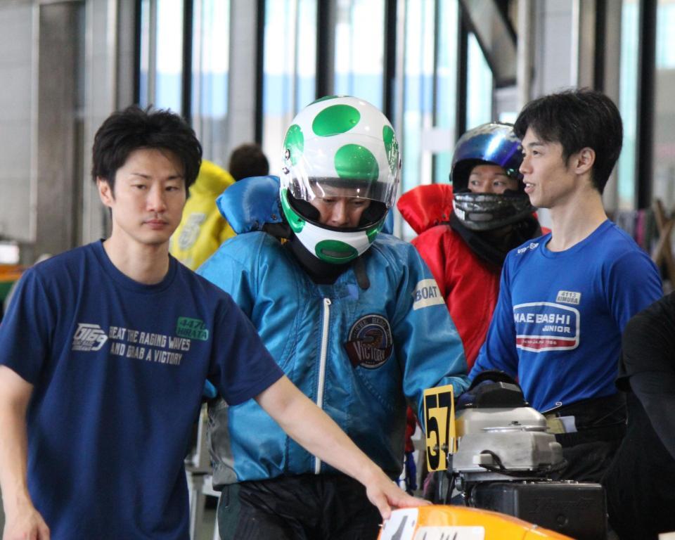 ヨッシーのタマゴ柄のヘルメットがインパクト大な吉川貴仁