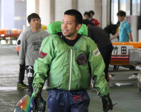「今節はヒゲをそってません」という上原健次郎