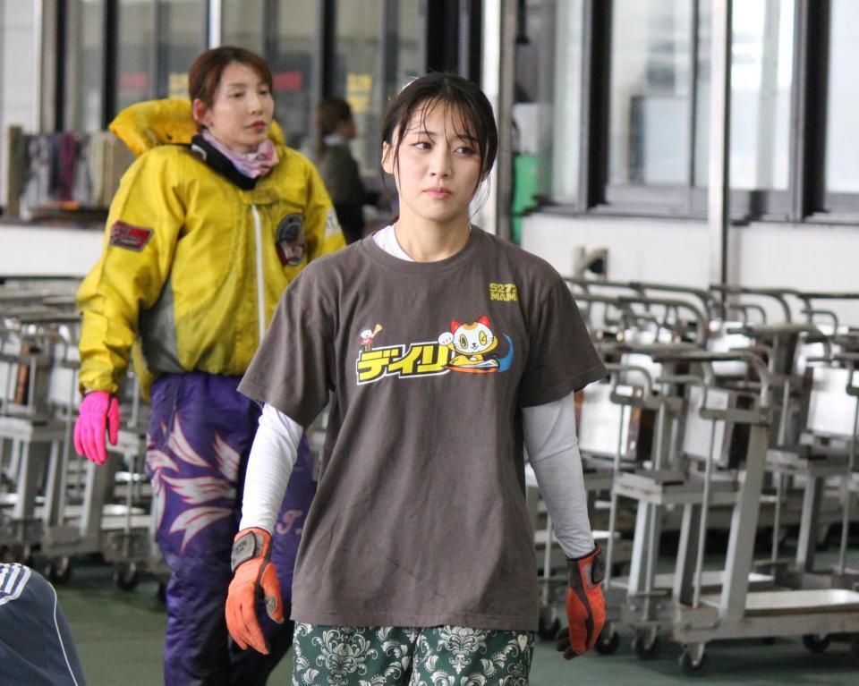 デイリー×トコタンＴシャツを着る松田真実