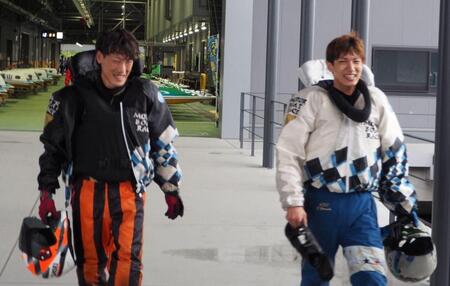 準優１１Ｒで２着の松井洪弥（左）と逃げ切り勝ちの山田祐也