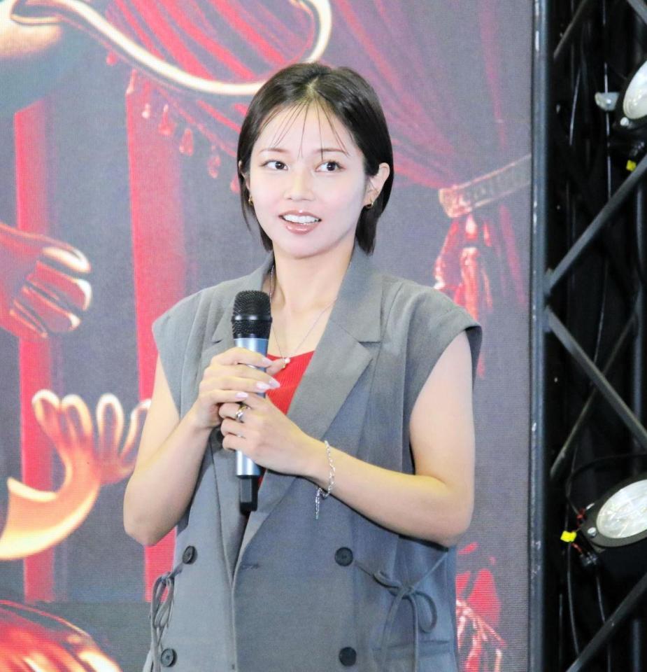 大勢のファンの前でトークショーを行った北村寧々