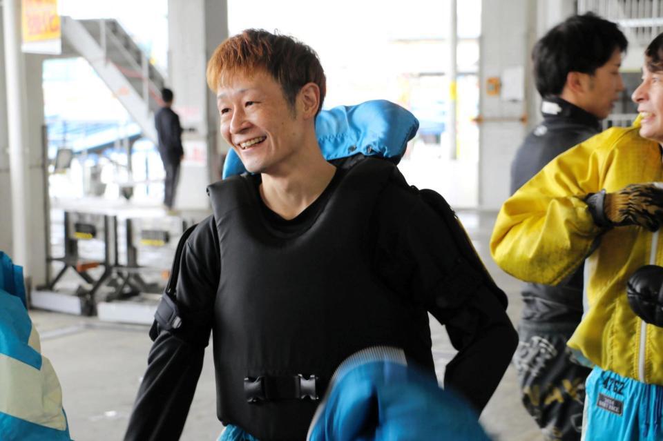 スリット一撃で優勝を狙う大峯豊