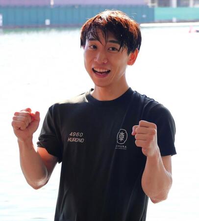 水神祭を終えガッツポーズで喜ぶ黒野元基