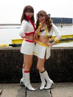 　キャンペーンで児島ボートを訪れたテレガールの佐々木千夏さん（左）と吉内衣里奈さん