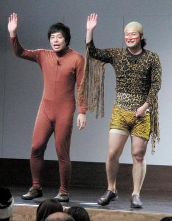 ボートレース大村で爆笑ライブを行ったバンビーノの藤田裕樹（左）と石山大輔