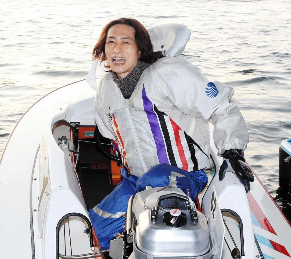 　ボートレースオールスター優勝戦を制し笑顔で喜ぶ山崎智也