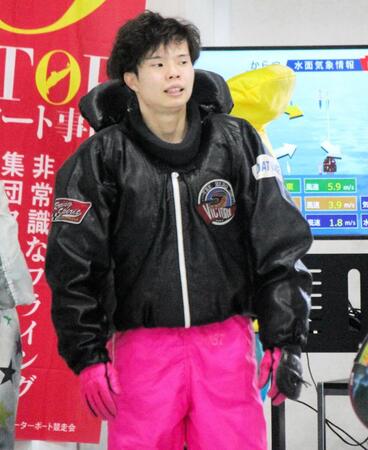 初日から２着を４回並べる佐藤航