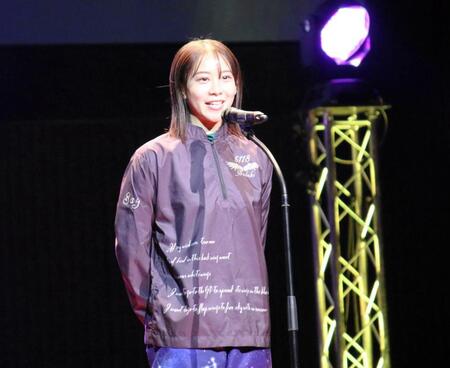 　佐賀支部のトリを務めた野田なづき