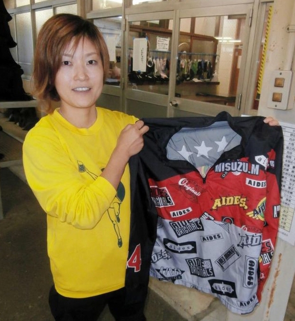 向井美鈴 後輩の愛あるサプライズで完全復活目指す ワタシのマル秘アイテム 競馬 レース デイリースポーツ Online