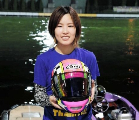 　オートレーサーの父と一緒に買いに行ったヘルメットで奮闘する池田奈津美