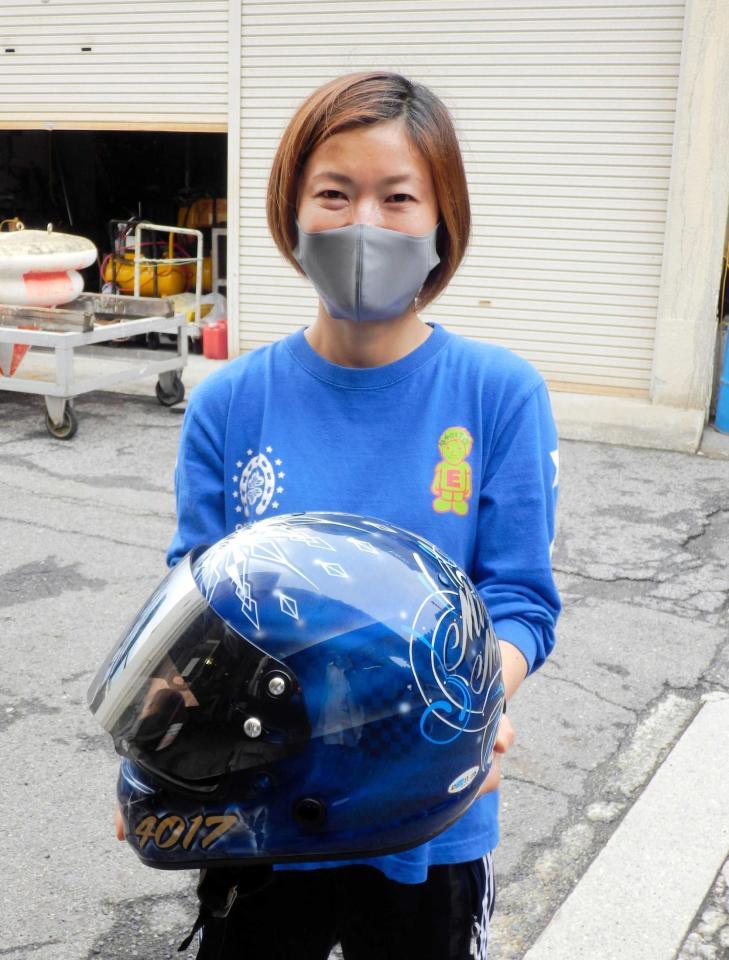 　ＭＩＳＩＡのアルバムを参考にヘルメットを作り上げた向井美鈴