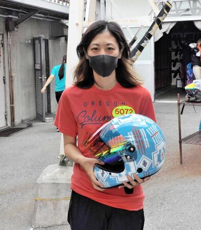 　水色のヘルメットが自慢の吉田杏美