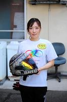 　勝利のヘルメットで１着を狙っていく福山恵里奈