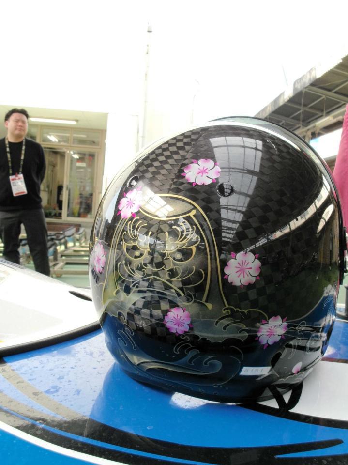 　山下奈緒のヘルメット