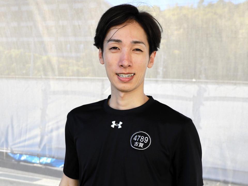 左肘上部を裂傷したことを明かした古賀智之