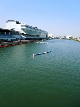 　戸田ボートは狭い水面ならではのスリリングなレースが楽しめる