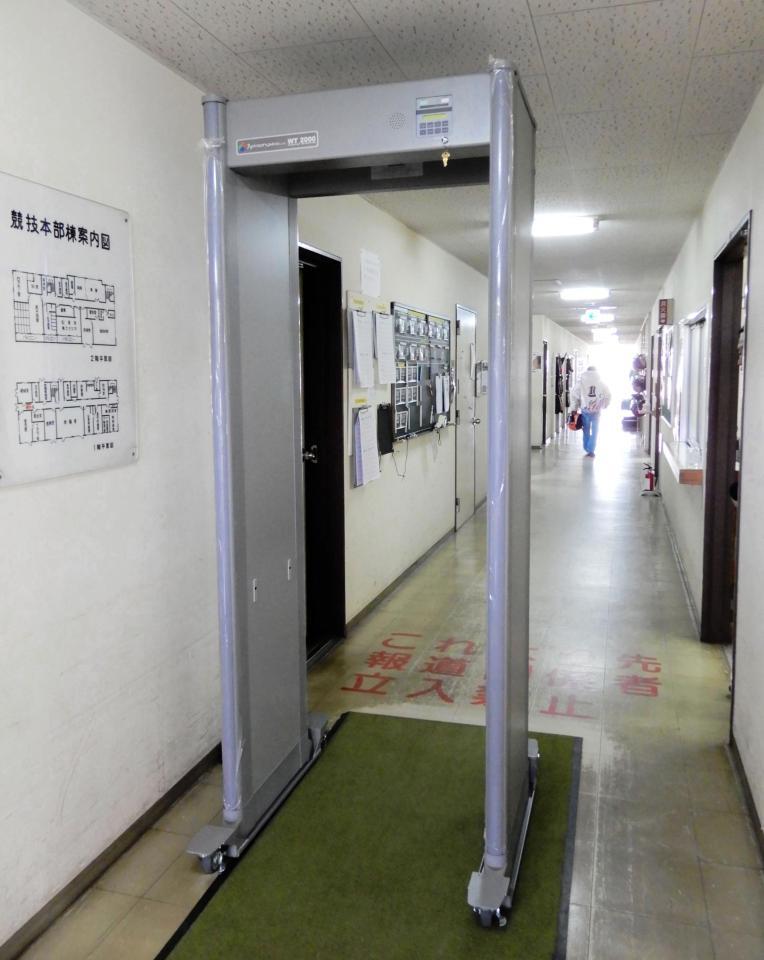 記者カメで撮った多摩川の選手検査用ゲート