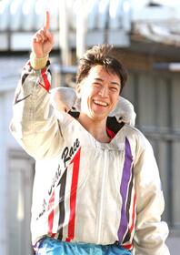 初のＡ１昇格に喜ぶ中山将