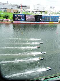 レース確定直後に慌ただしく行われるボートレースの展示航走