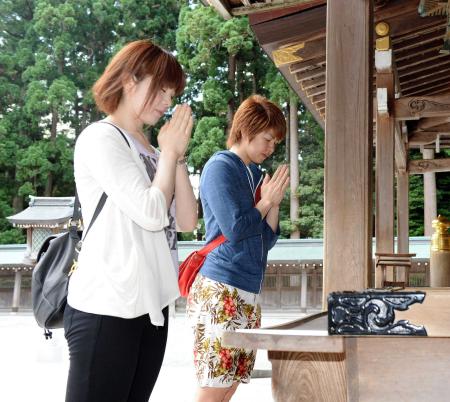 　弥彦神社でお参り。願いかなうかな？