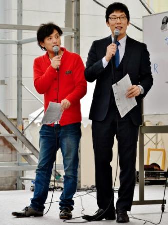 　岸和田競輪場にトークショーで来場したヤナギブソン（左）と浅越ゴエ
