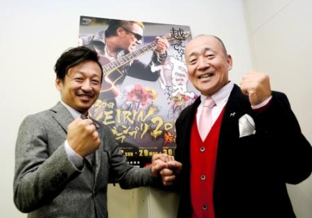 デイリースポーツを訪れた井上茂徳氏（右）と山口幸二氏