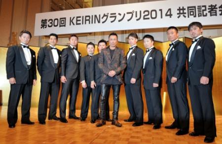 ＫＥＩＲＩＮグランプリ２０１４の会見に登場した（左から）稲川翔、神山雄一郎、平原康多、岩津裕介、村上博幸、長渕剛、浅井康太、深谷知広、武田豊樹、村上義弘＝東京・台場（撮影・佐々木彰尚）