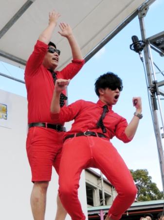 奈良競輪場のステージに登場した８．６秒バズーカー