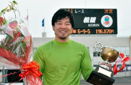 　デビュー９年目で記念初Ｖの鈴木庸之