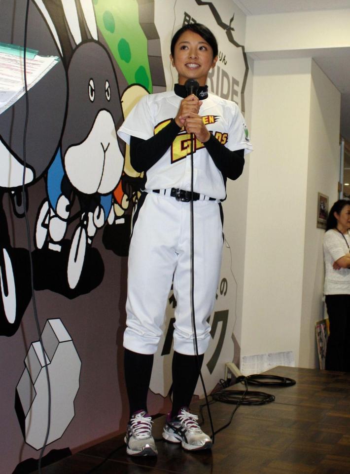 取手競輪場にトークショーで登場した片岡安祐美