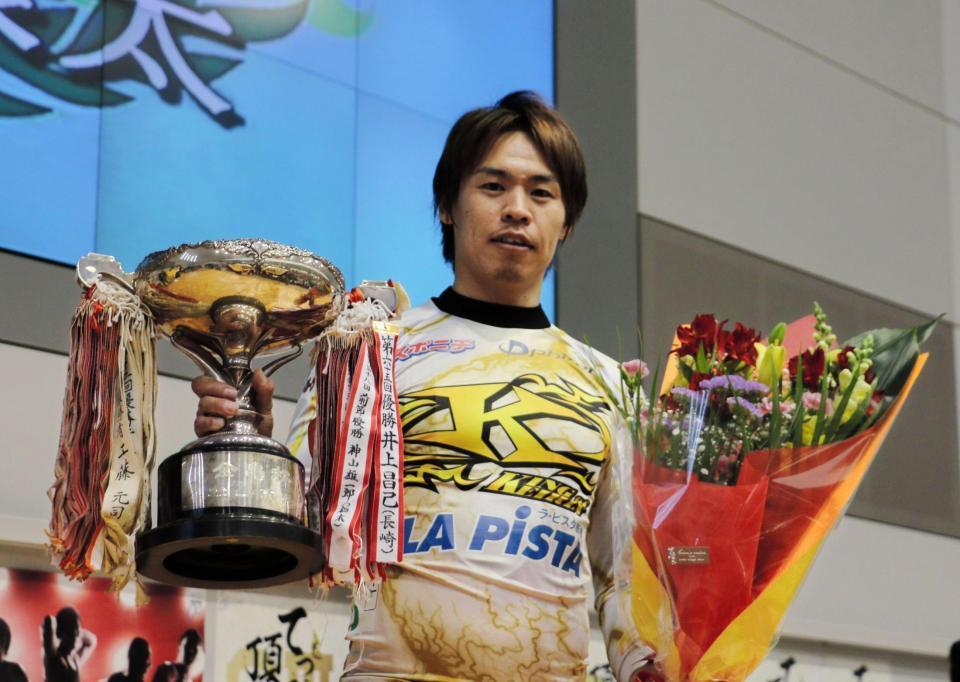 　完全優勝を果たした浅井康太