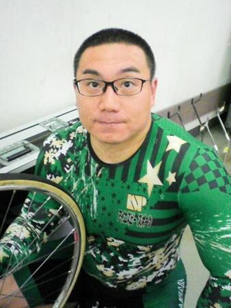 　パワフル先行で押し切りを狙う橋本智昭