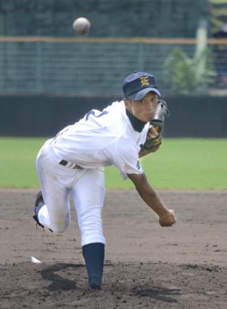 　１５奪三振で完封した盈進・谷中（撮影・福島大輔）