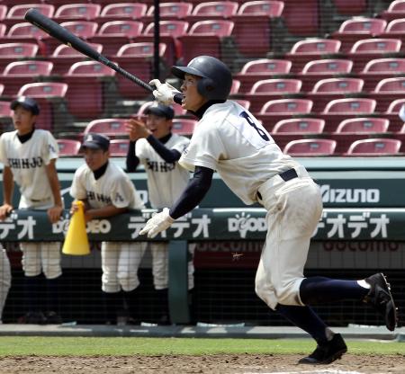 　５回、中越え２点タイムリー二塁打を放った新庄・二角（撮影・市尻達拡）