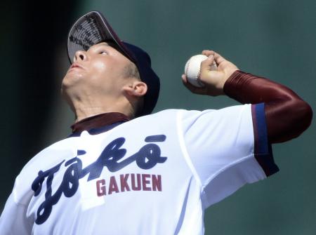 　中央農業打線を７回１安打に抑えた桐光学園・松井（撮影・棚橋慶太）